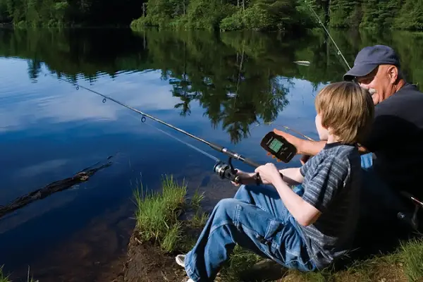 Portable fishing finder