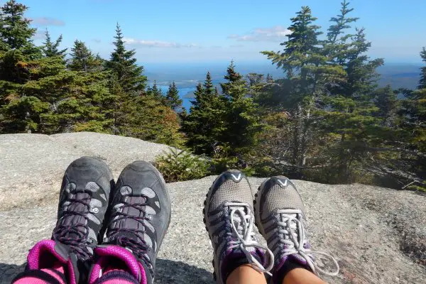 a detailed review of the top 10 hiking books for kids