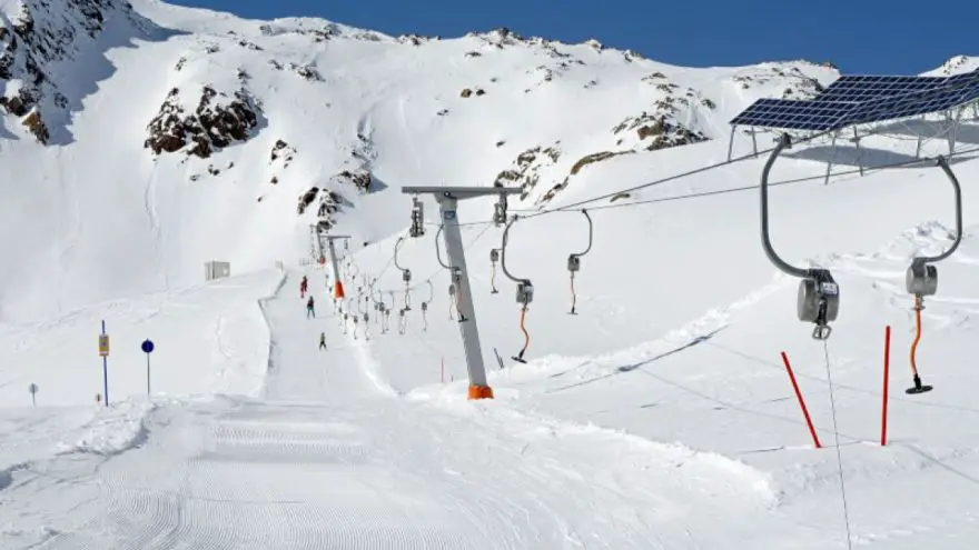 The Best Late Season Ski Resorts in the U.S.